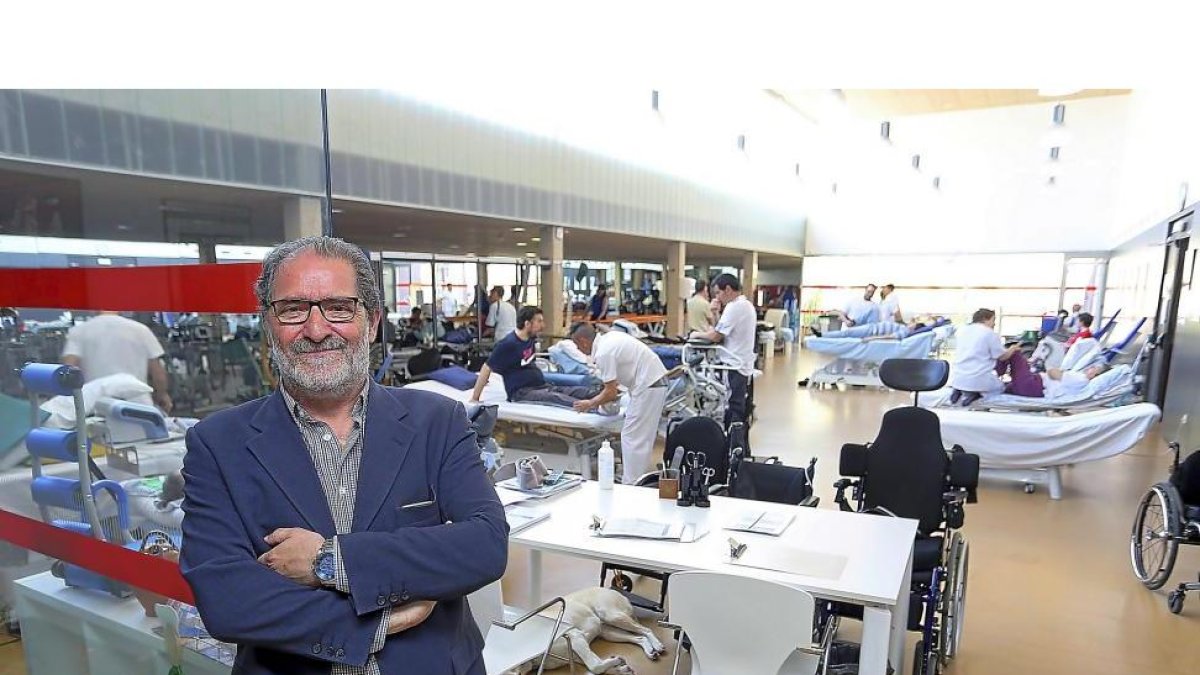 Julio Herrero Bermejo, director general de Aspaym, en una de las salas del centro de Valladolid.-ICAL