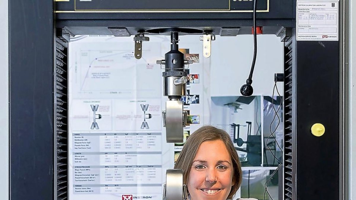 La física Ester Laguna en las instalaciones de la Facultad de Ciencias de la Universidad de Valladolid.-PABLO REQUEJO