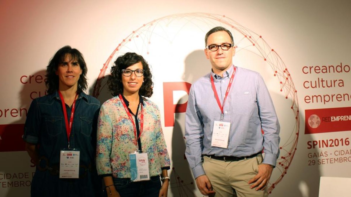 Lourdes Rodríguez directora de proyectos del parque científico de la UVa; la investigadora vallisoletanta Miriam Rueda y Pedro Ignacio Ruiz, responsable de Emprendimiento del Parque Científico de la UVa-ICAL