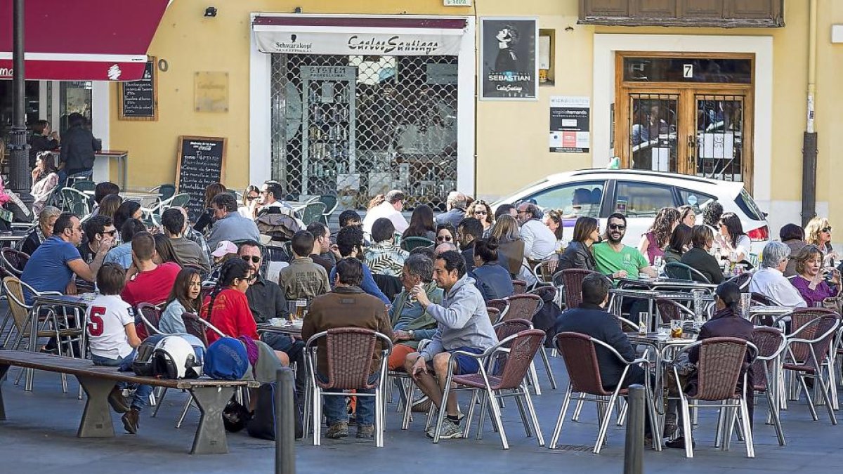 Clientes sentados en la terraza de un establecimiento.-PHOTOGENIC/ MIGUEL ÁNGEL SANTOS