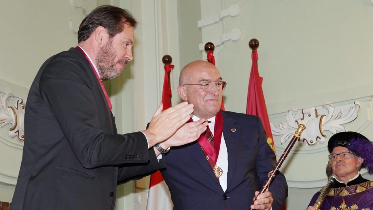 Puente en el pleno de constitución del nuevo Ayuntamiento. ICAL