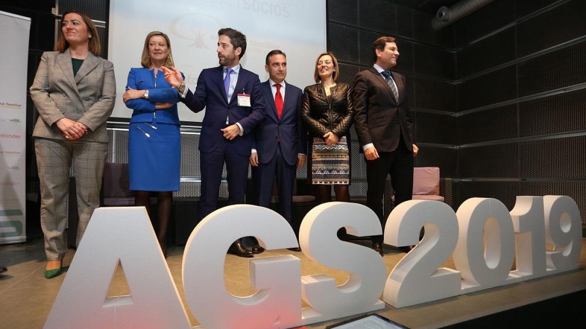 Barcones, Del Olmo, Pontvianne, Iturbe, Marcos y Carriedo, ayer en Palencia tras la asamblea de Empresa Familiar.-ICAL