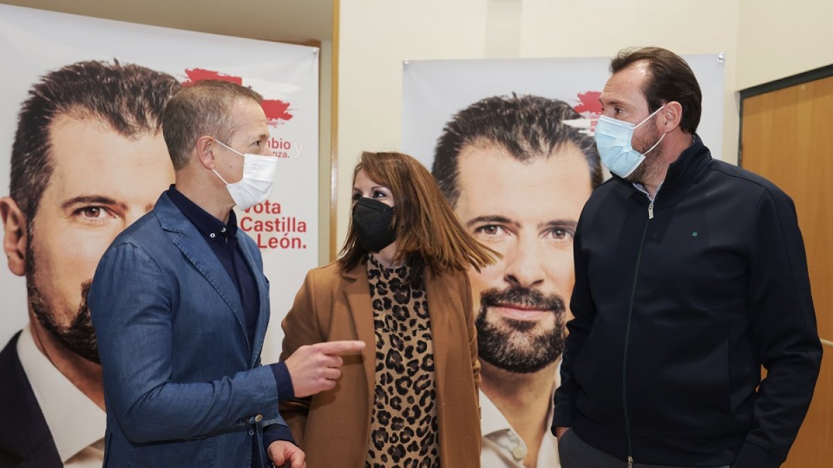 Óscar Puente; la candidata a las Cortes de Castilla y León Patricia Gómez, y el presidente del Senado, Ander Gil.- ICAL