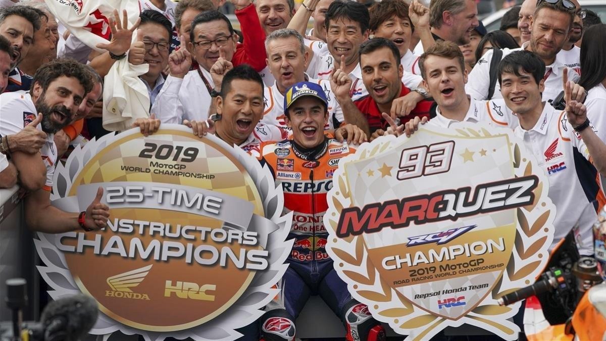 Marc Márquez gana el GP de Japón y da el título de constructores a Honda.-AP /CHRISTOPHER JUE