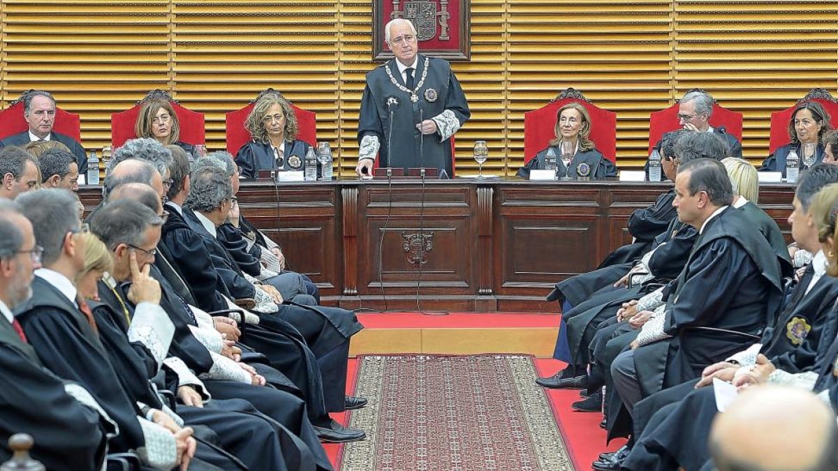 El presidente del TSJ de Castilla y León, José Luis Concepción, en un momento de su discurso en la inauguración del año judicial en la Comunidad.-ISRAEL L. MURILLO