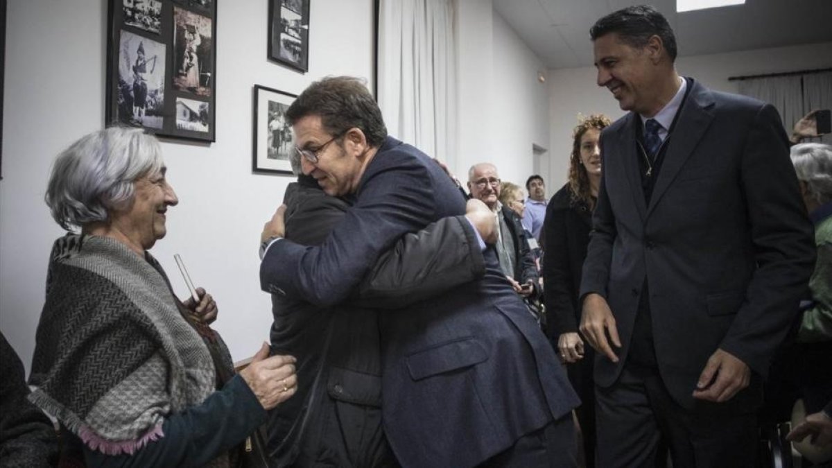 El presidente gallego, Alberto Núñez Feijóo, este martes en el Centro Cultural Gallego de Barcelona.-CARLOS MONTANYES