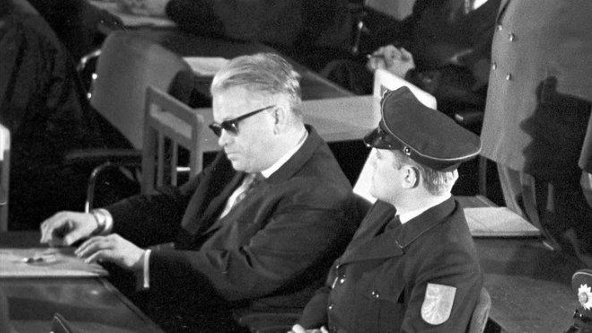 El SS Victor Capesius, farmacéutico en jefe de Auschwitz, durante el juicio contra nazis del campo de exterminio, en Fráncfort, en 1963.-
