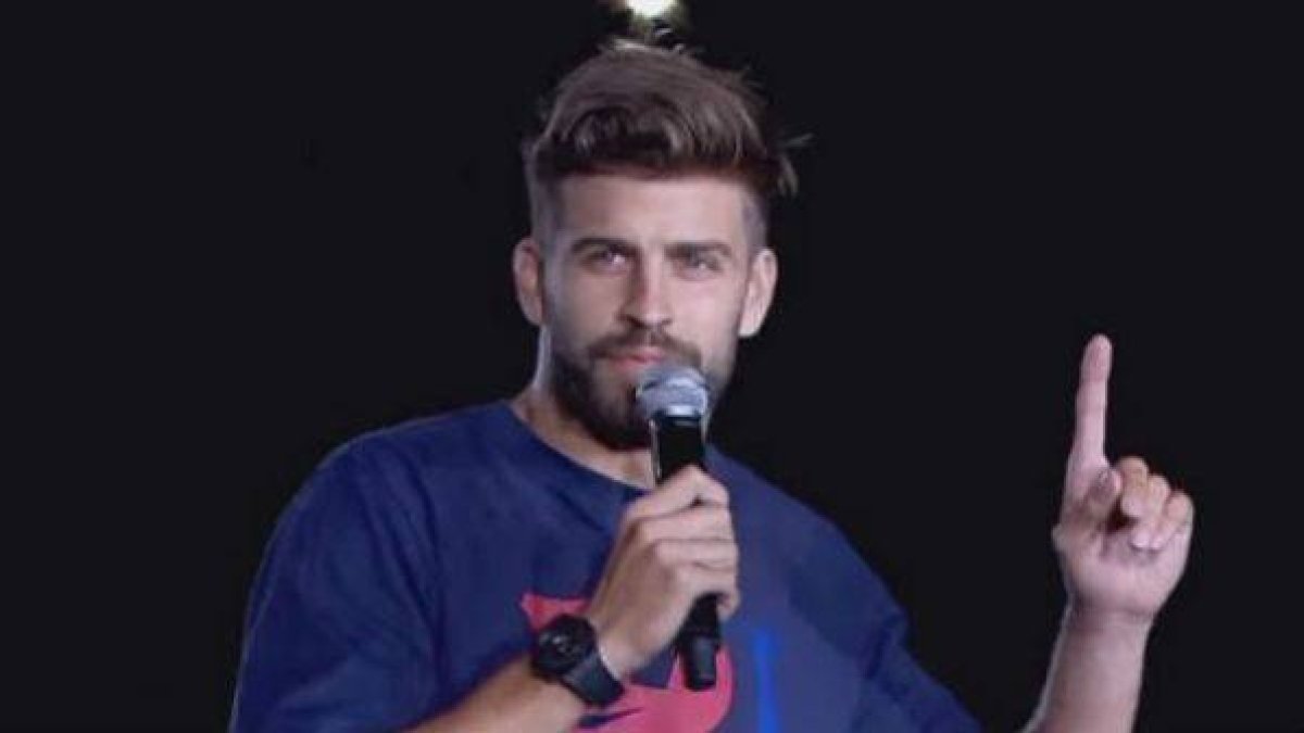 Piqué, durante su discurso en la celebración del triplete.-
