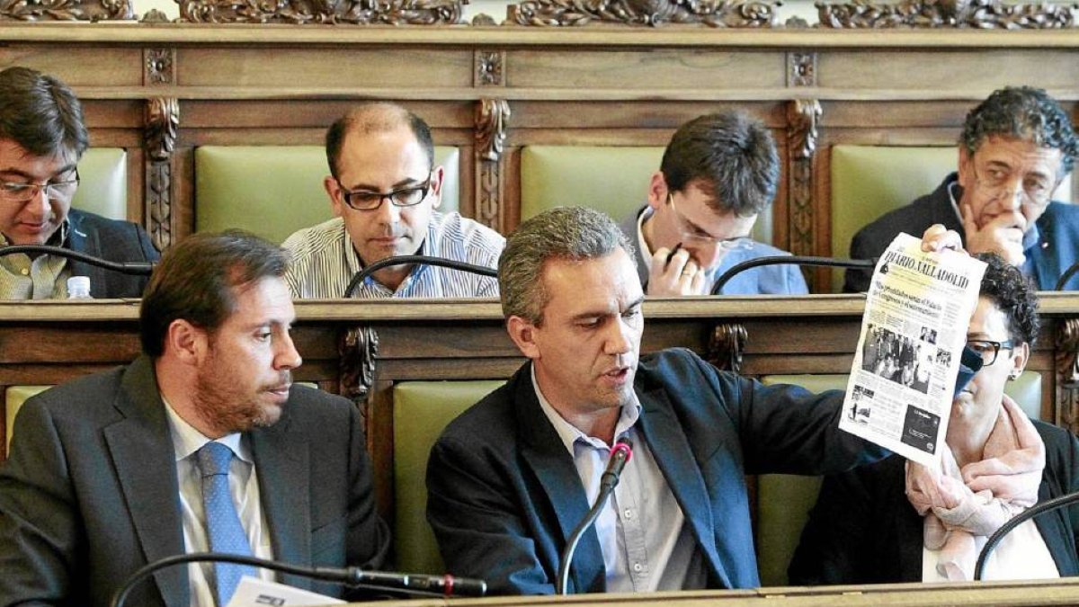 Integrantes del Grupo Municipal Socialista durante un pleno en el Ayuntamiento de Valladolid-J.M.Lostau
