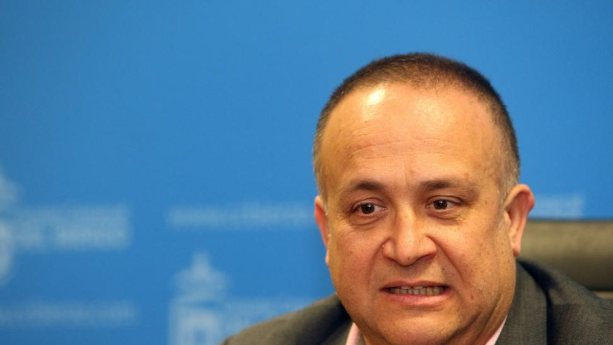 El presidente del Consejo Comarcal del Bierzo, Gerardo Álvarez Courel, durante la rueda de prensa donde ha hecho balance de las XXXI Jornadas Gastronómicas.-ICAL