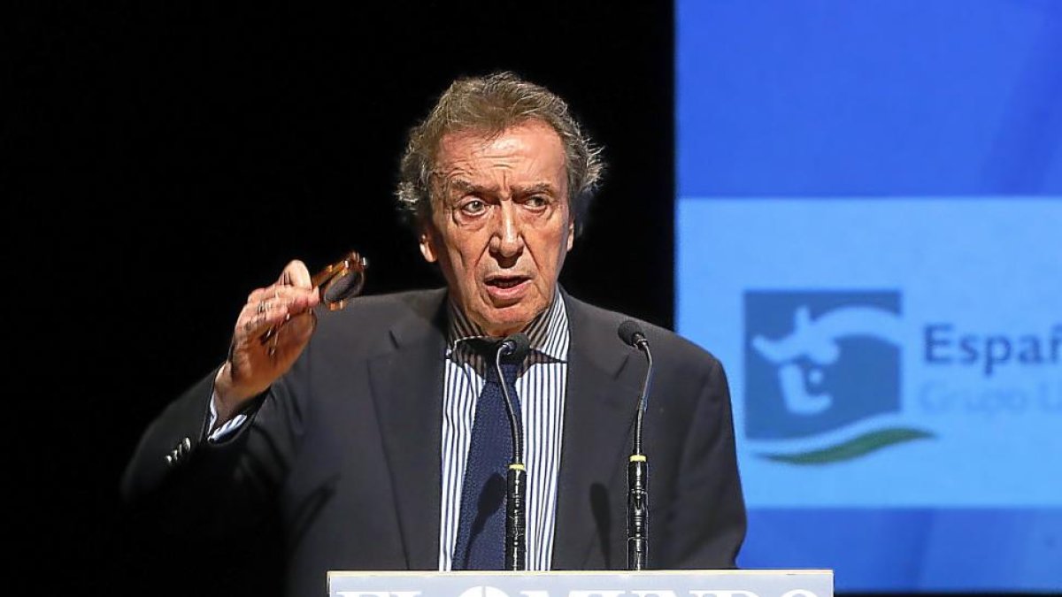 José Antonio De Santiago-Juárez, durante su intervención.-J.M. LOSTAU