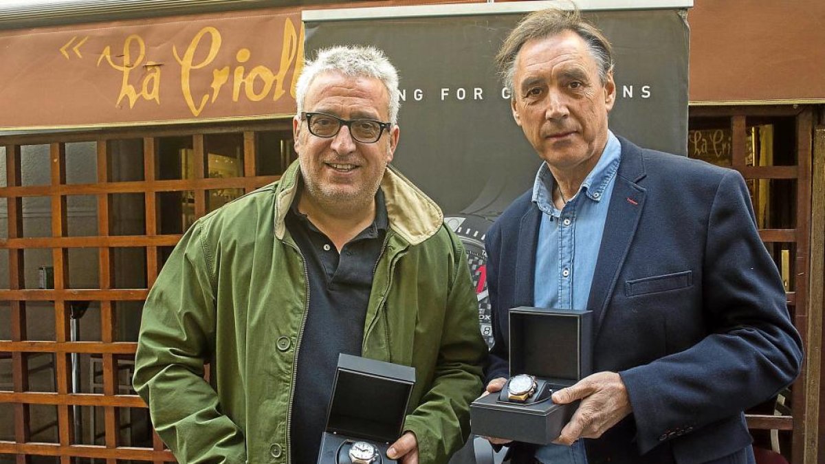 Miguel Ángel Portugal dejó las preocupaciones de lado durante unos instantes para comer con el humorista vallisoletano Leo Harlem, en un almuerzo-coloquio celebrado por iniciativa de una firma comercial que premió a ambos.-RVCF