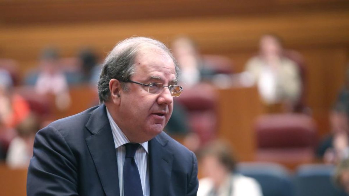 El presidente de la Junta, Juan Vicente Herrera, en el Pleno de las Cortes de Castilla y León.-ICAL