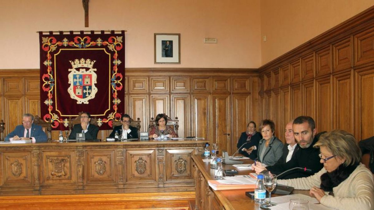 Pleno extraordinario para la aprobación de la modificación ordenanzas fiscales y presupuesto de 2015-Ical