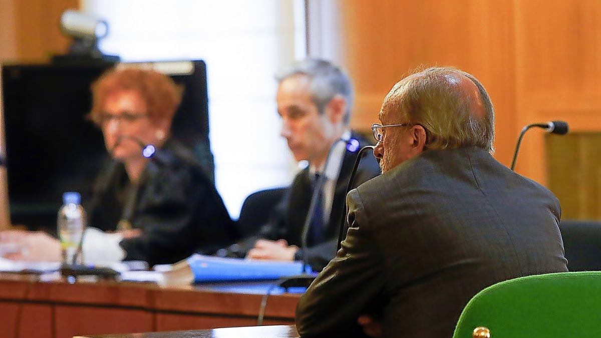 Juicio por la confort letter a Javier León de la Riva.-J.M. LOSTAU