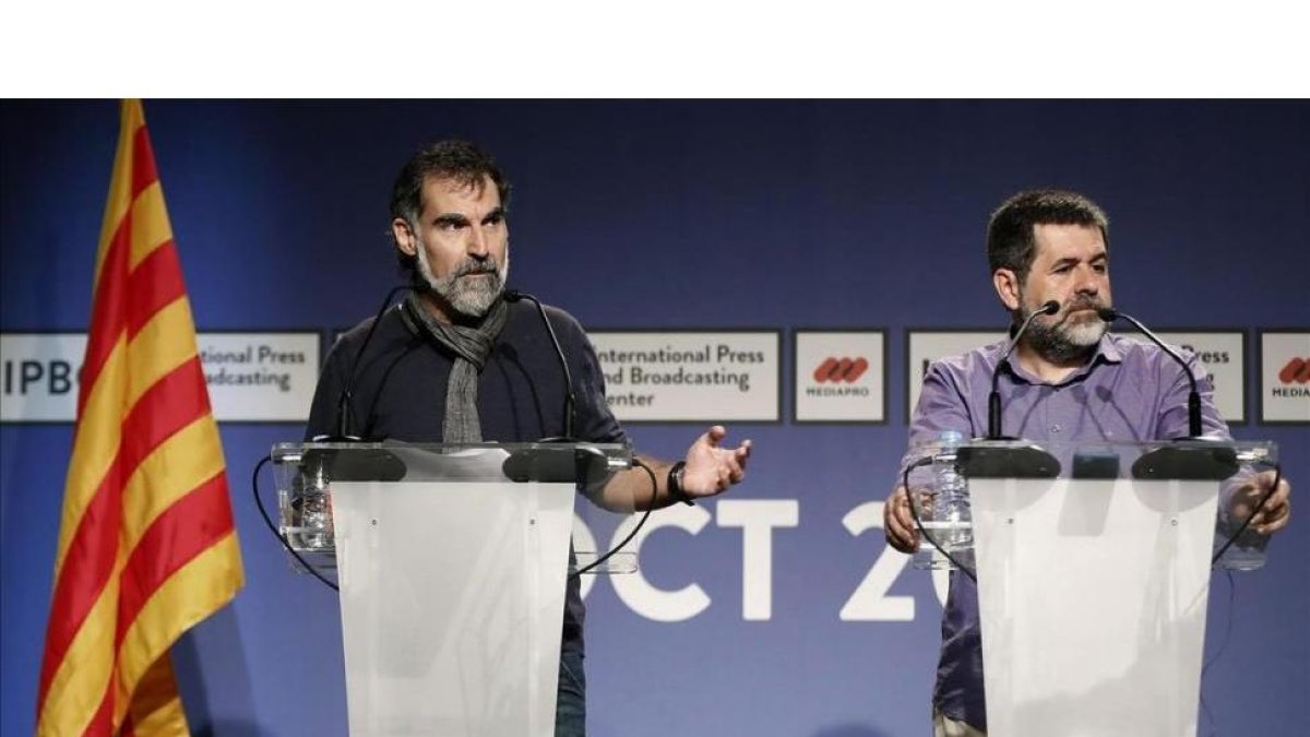 Cuixart y Sànchez, durante la rueda de prensa celebrada en el IPBC.-EFE