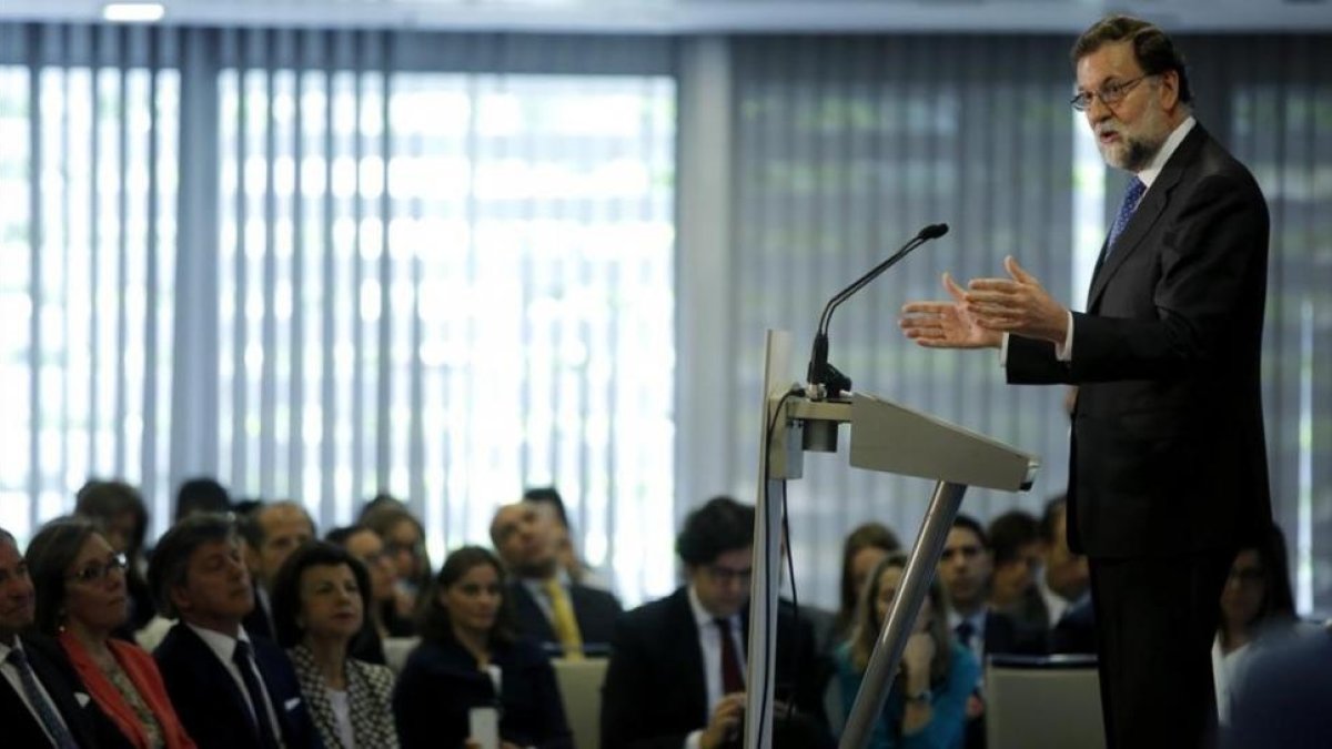 Mariano Rajoy este jueves en Madrid, durante el acto con directivos.-JOSE LUIS ROCA
