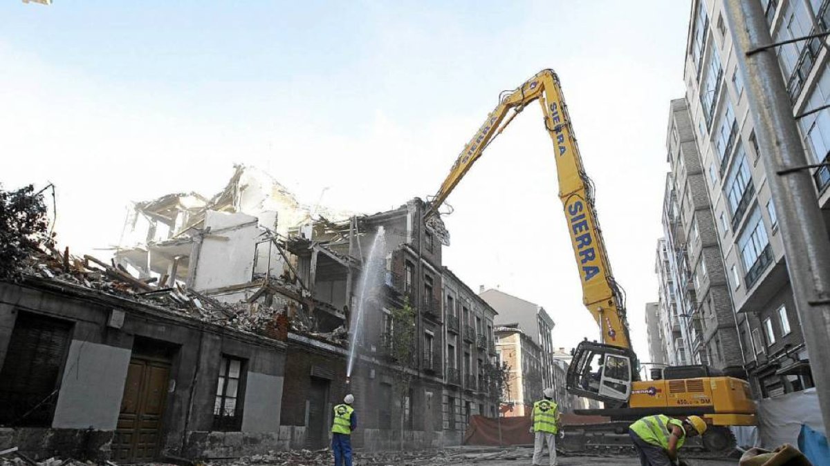 Derribo de las dos viviendas de la calle Labradores que estaban incluidas en el catálogo de inmuebles protegidos-El Mundo