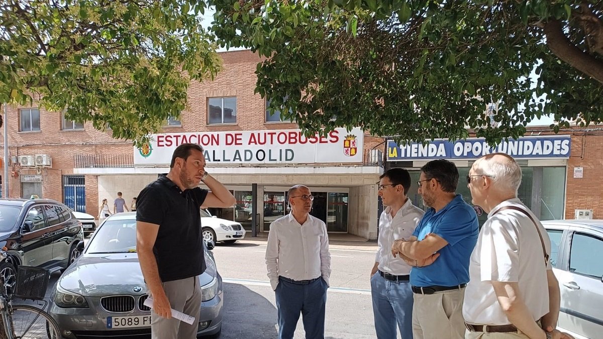 Óscar Puente y y los concejales del Grupo Municipal Socialista. - EP