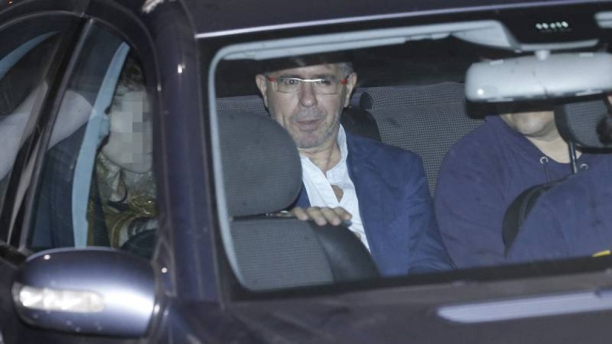 El exsecretario general del PP de Madrid, Francisco Granados, a su salida, del juzgado de instrucción número 2 de Majadahonda tras declarar ante el juez después de presentar una solicitud de 'habeas corpus'-Foto: EFE