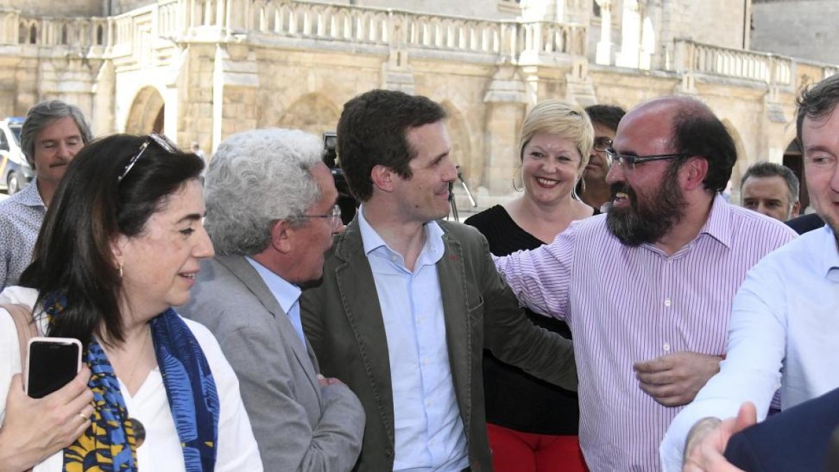 El precandidato a la presidencia del Partido Popular, Pablo Casado Blanco, participa en un café-coloquio con afiliados del Partido Popular de Burgos-Ricardo Ordóñez / ICAL