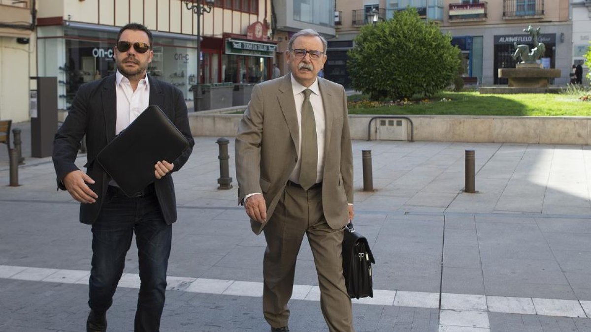 José FranciscoBahamonde, a la derecha.-ICAL