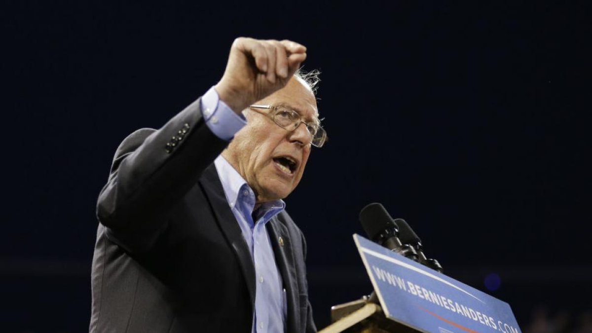 Bernie Sanders, en un acto electoral, el martes en Carson (California).-AP