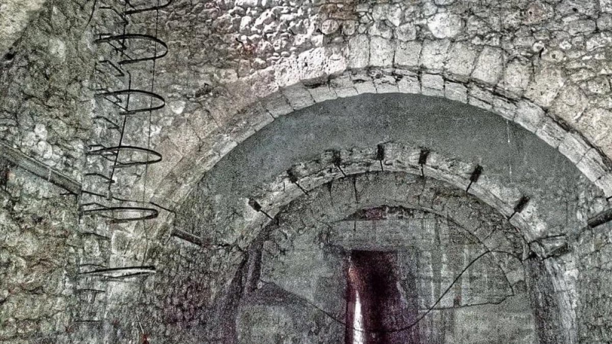Bóveda del  Esgueva bajo el monasterio de San Benito.-JESÚS GUERRA
