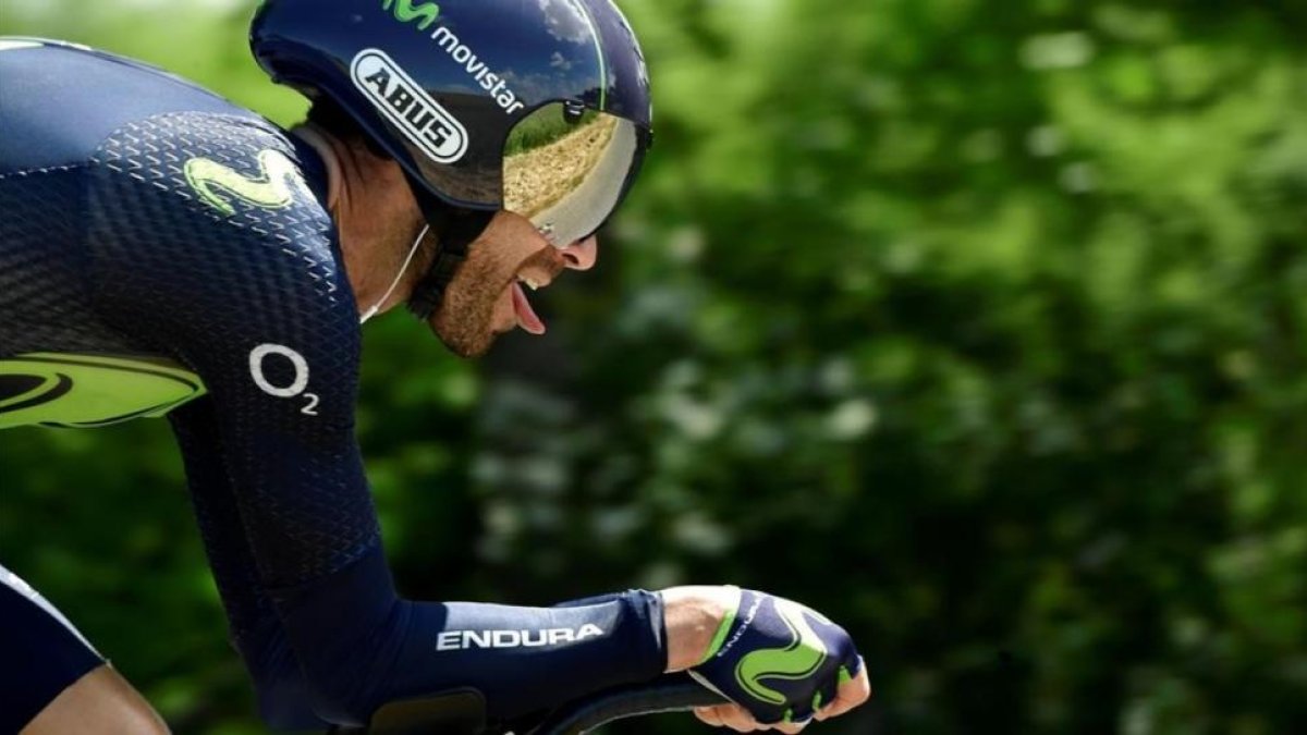 Alejandro Valverde, en plena contrarreloj, este miércoles en el Dauphiné.-AFP / PHILIPPE LÓPEZ