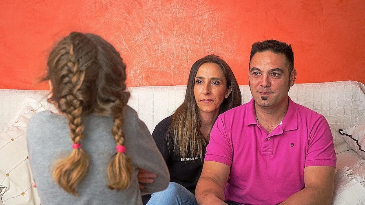Iara y sus padres-M. Á. SANTOS