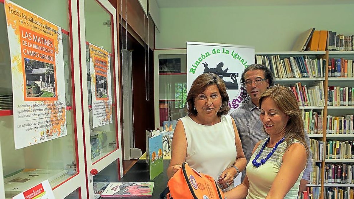 Victoria Soto junto a Kiko de la Rosa, director de La letra i y la técnica de Infancia y Adolescencia.-JOSÉ C. CASTILLO