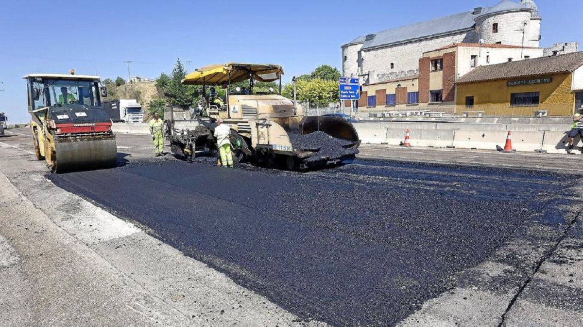 Obras de conservación de carreteras realizadas a la altura de Simancas.-P. Requejo