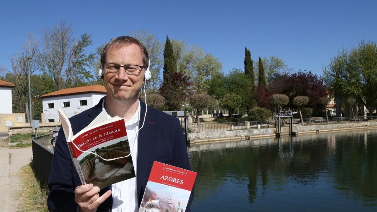 El escritor palentino Asier Aparicio reedita su novela 'Barcos en la Llanura'. | ICAL