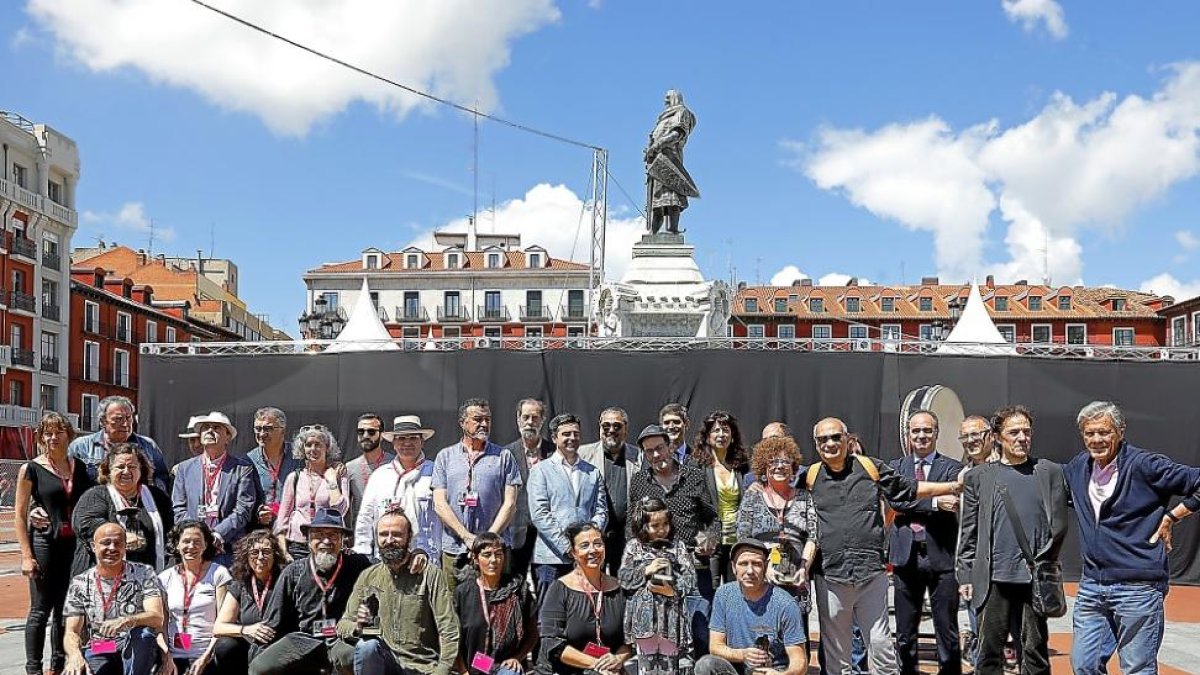 Jurado y galardonados en la XIX edición del Festival Internacional de Teatro y Artes de Calle de Valladolid.-J. M, LOSTAU