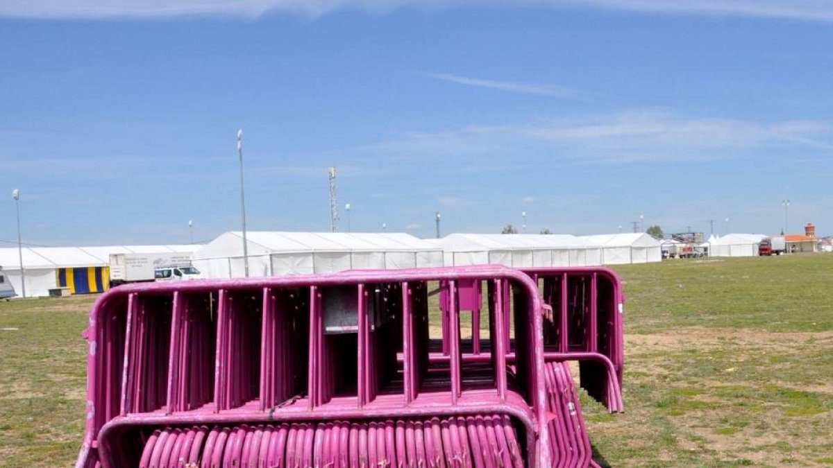 Preparativos de la campa de Villalar de los Comuneros para el Día de Castilla y León-Santiago G. Del Campo