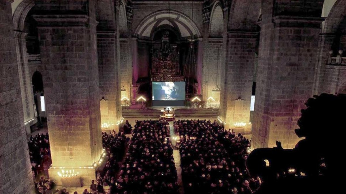 Aspecto que mostraba la Catedral de Valladolid iluminada por las velas en la edición del pasado año.-EL MUNDO