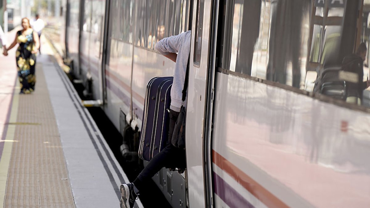 Imagen de archivo de un tren de Renfe. -PHOTOGENIC