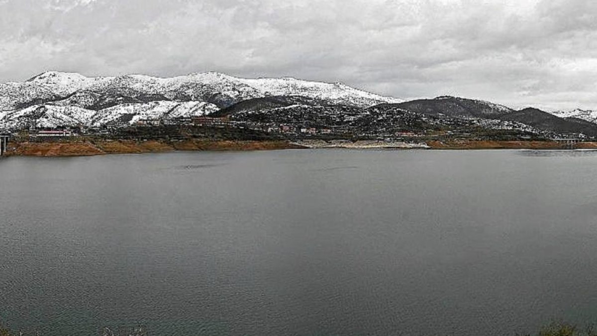 Embalse de Cuerda del Duero en Soria.-ICAL
