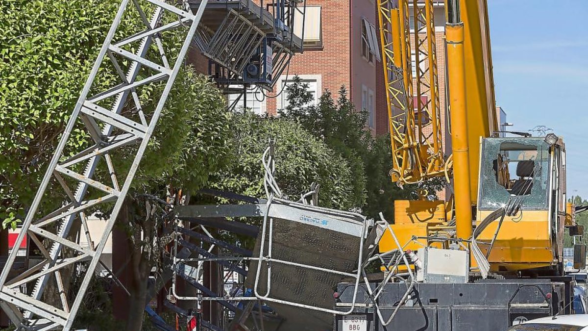 Imagen de un accidente laboral, este año, en el que se produjo una víctima mortal en Laguna de Duero.-MIGUEL ÁNGEL SANTOS