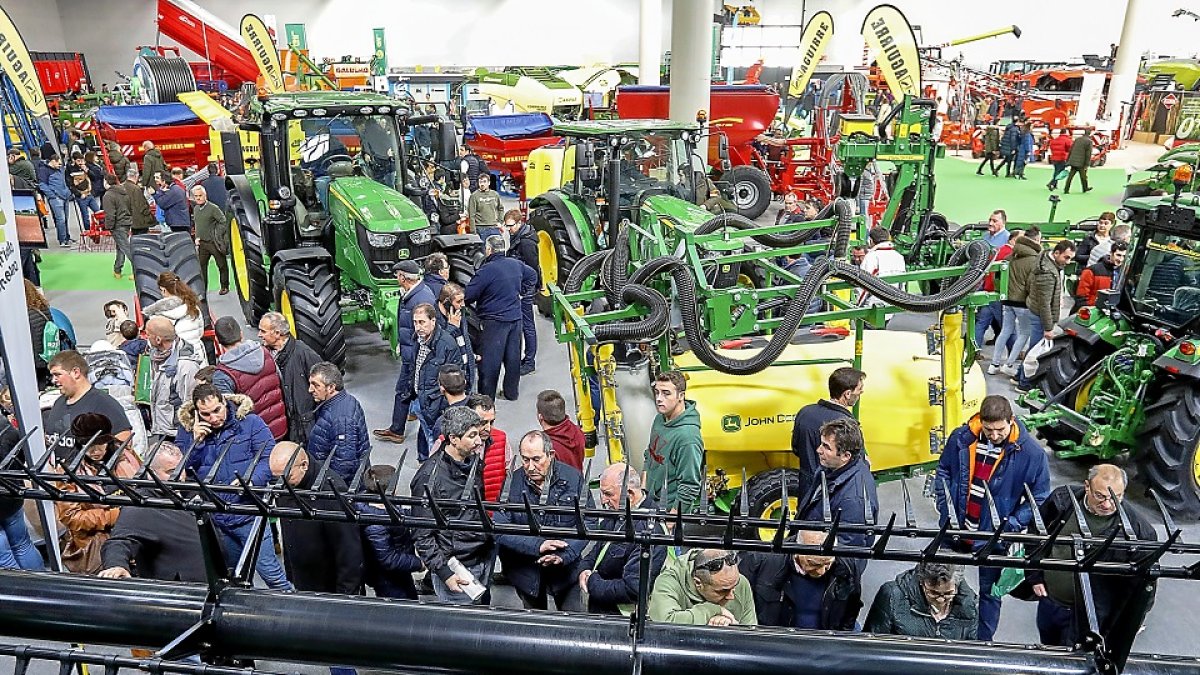 Visitantes de la última edición de la bienal Agraria, celebrada en 2019 en la Feria de Valladolid. - J. M. LOSTAU