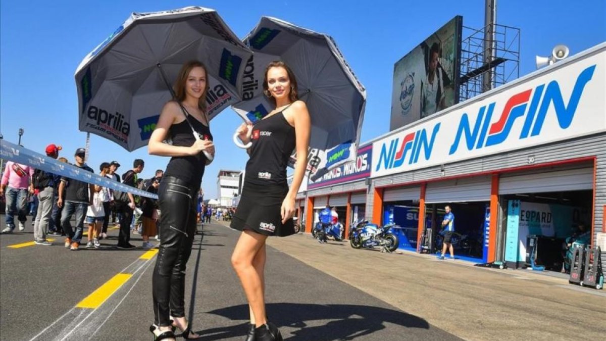 Azafatas, en el Mundial de motociclismo.-EL PERIÓDICO