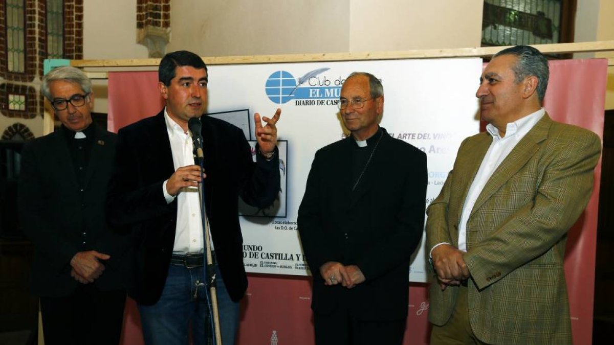 En la imagen, el director de Diario de Castilla y León, Pablo Lago (2d), durante la presentación-Ical
