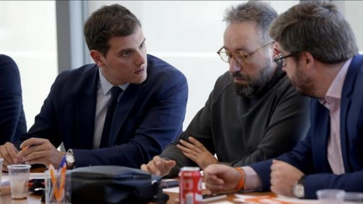 Albert Rivera, Juan Carlos Girauta y Fernando de Páramo, en una reunión de la ejecutiva de Ciudadanos.-JOSE LUIS ROCA