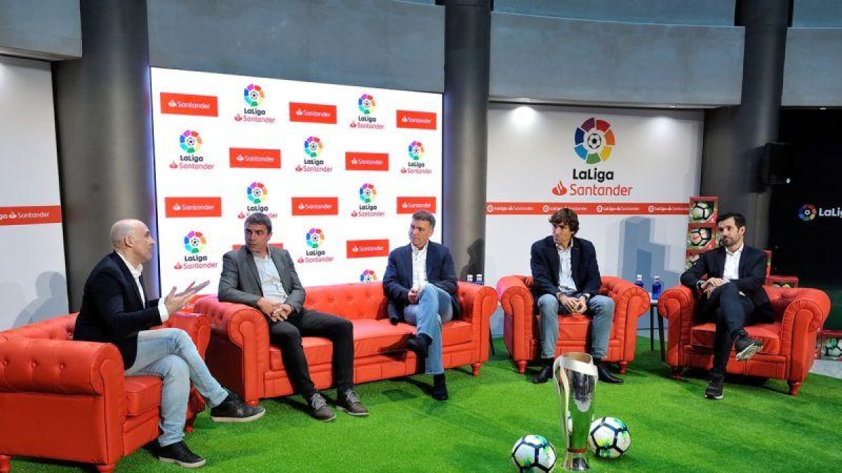 Charla de los exjugadores en la segunda edición de la Liga Talks.-EL PERIÓDICO