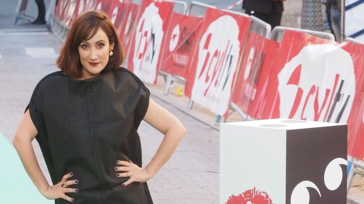 Imagen publicada por Ana Morgade de su aparición en la alfombra verde de Seminci. - EM