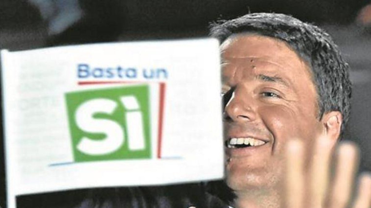 Matteo Renzi, en un acto de campaña por el ‘sí’, en Florencia, el viernes.-EFE