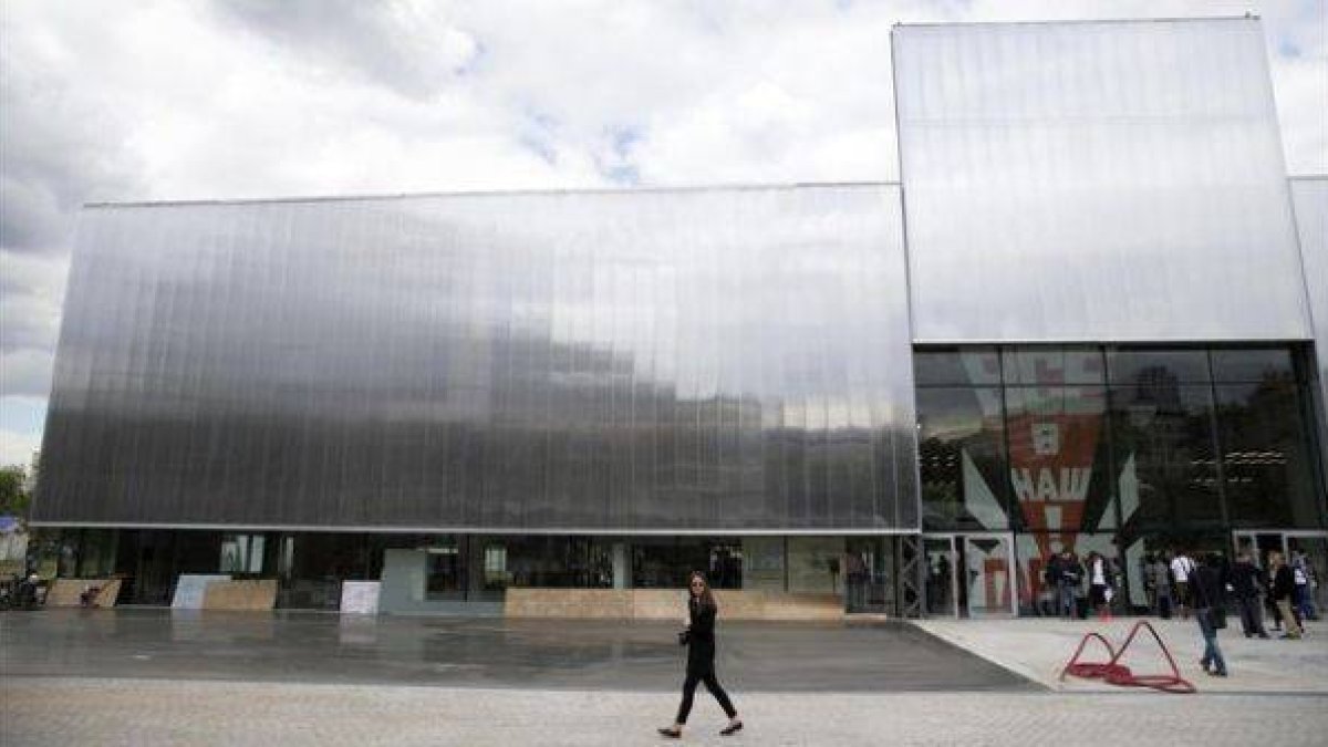 Aspecto experior del centro contemporáneo Garage promovido por Roman Abramóvich en Moscú.-Foto: AP / PAVEL GOLOVKIN