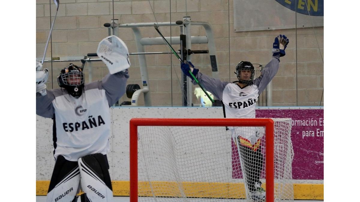 España celebra el pase ante Italia sub16. / M. ÁLVAREZ