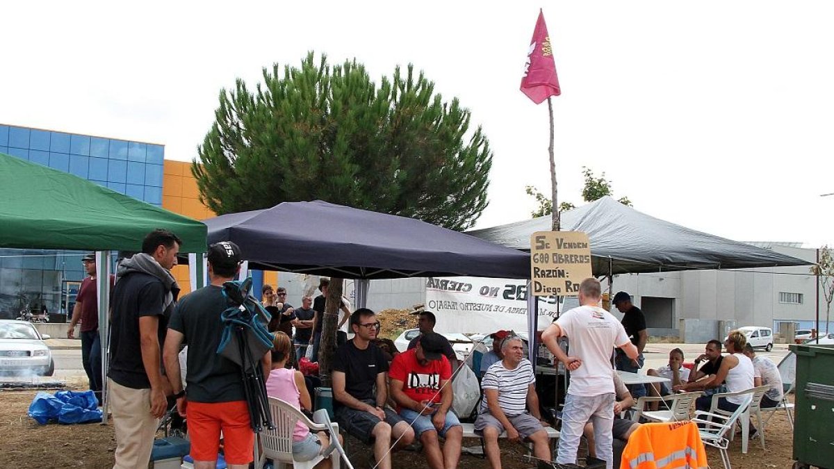Campamento de los trabajadores de la fábrica de Vestas en Villadangos del Páramo.-ICAL