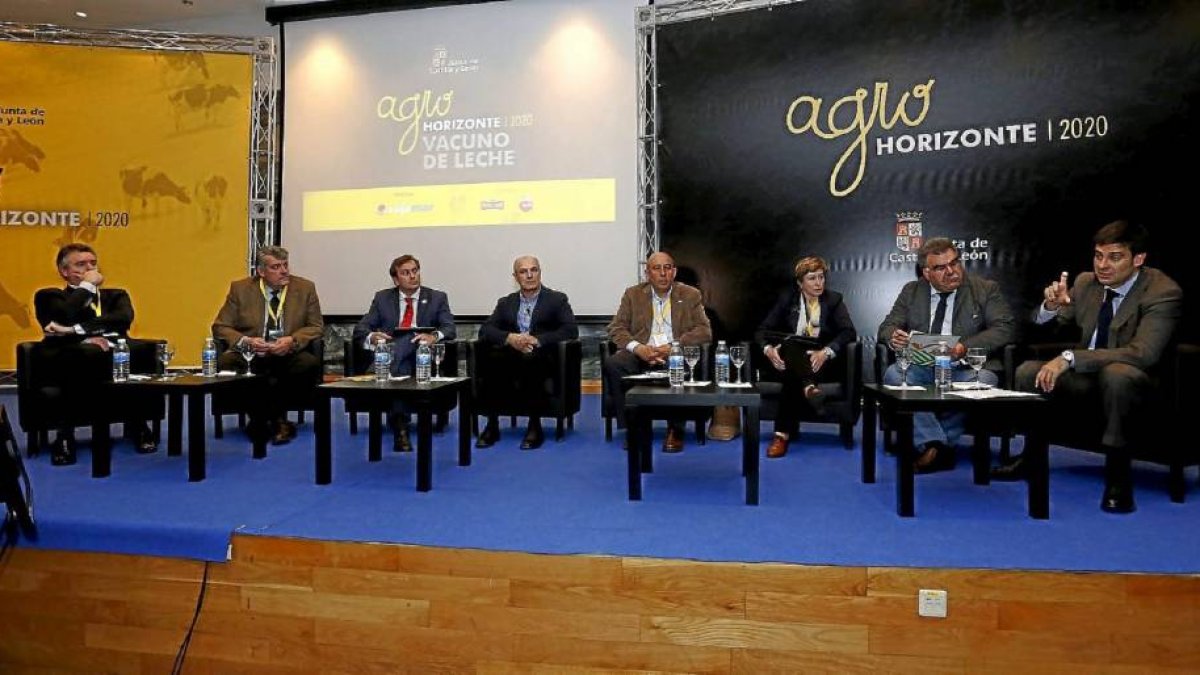 Martín, Lorenzo, De León, Turrado, Pérez, Martín, Bravo y García en la Jornada de debate de 'Agrohorizonte 2020'-Ical